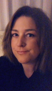 shannon smiling and posing for a selfie
